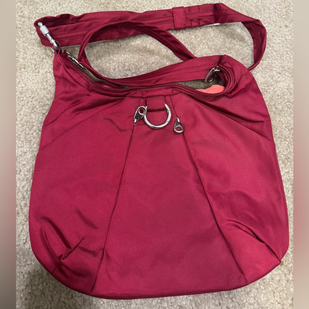 Travelon anti-theft RFID blocking crossbody